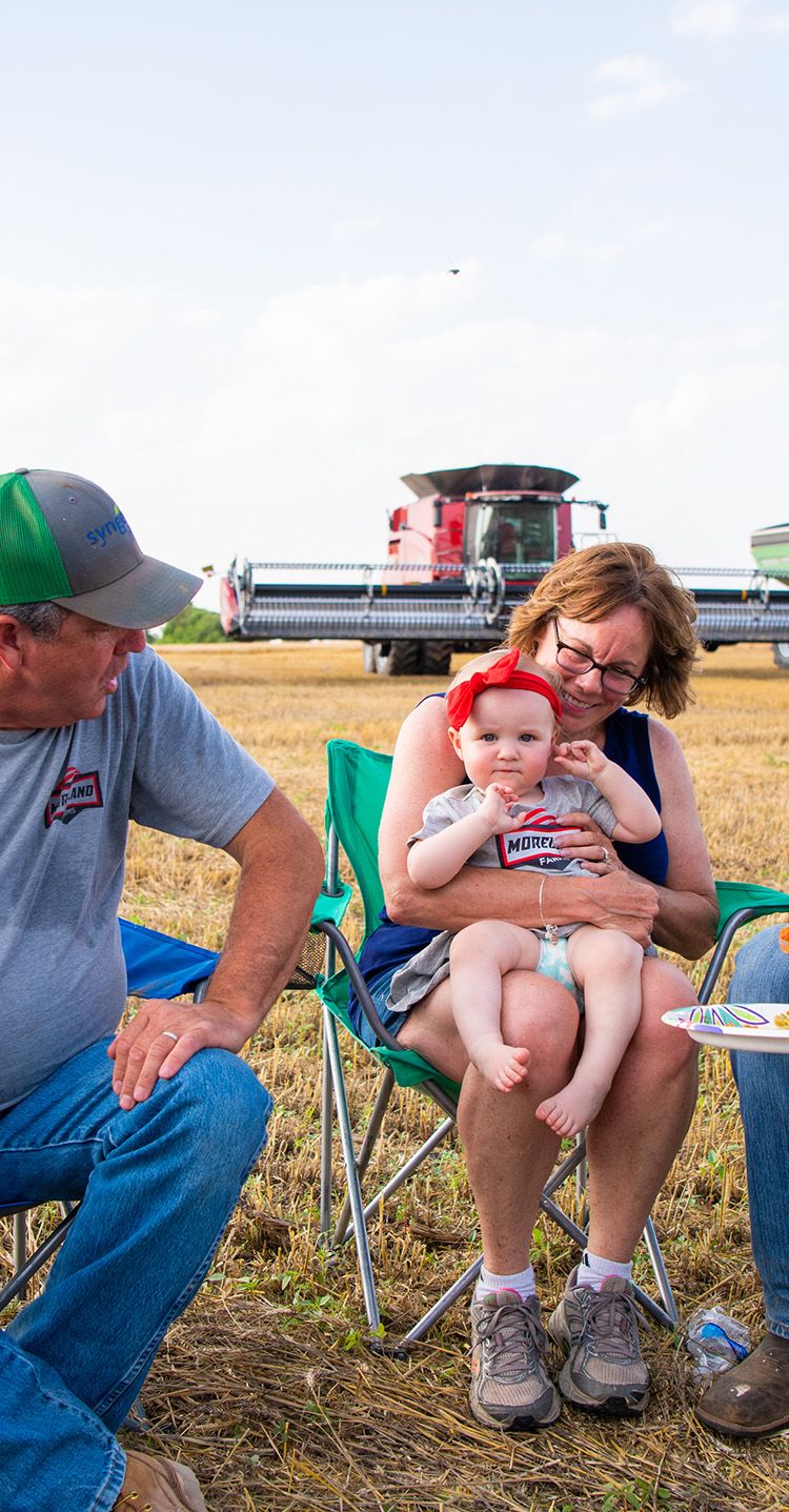 丽莎·劳厄·莫兰德与其1岁的孙女安迪。